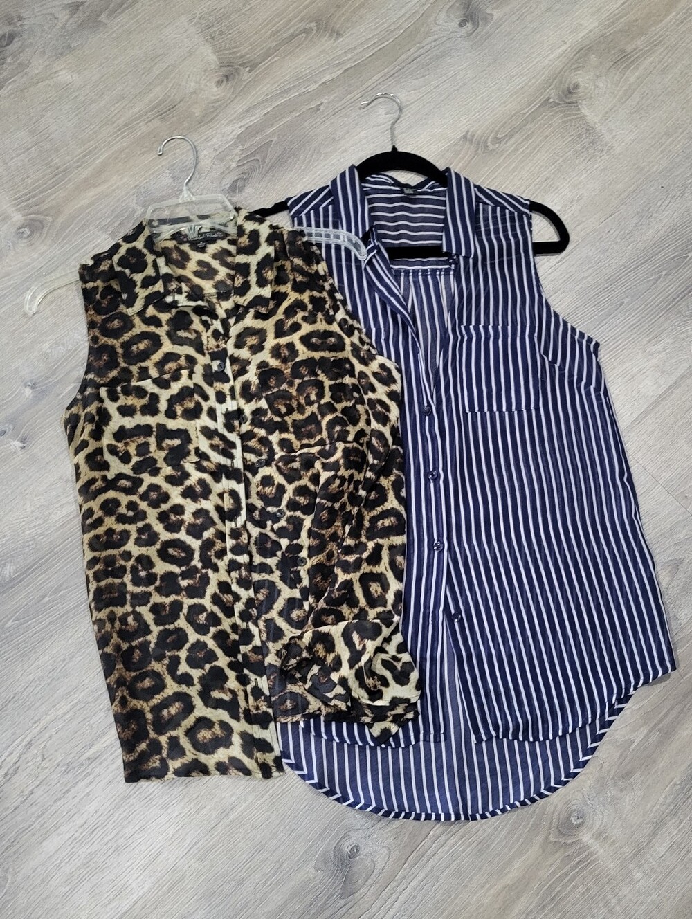 set of 2 small collared sleeveless button down work tops